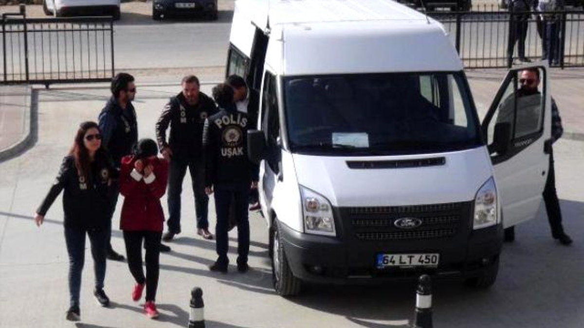 Uşak\'ta 2 Otomobilde 64 Kilo 780 Gram Esrar