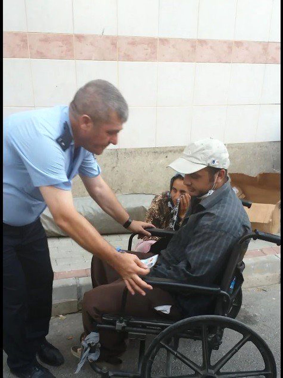 Zabıtayı Gören Sakat Dilenci Birden İyileşti