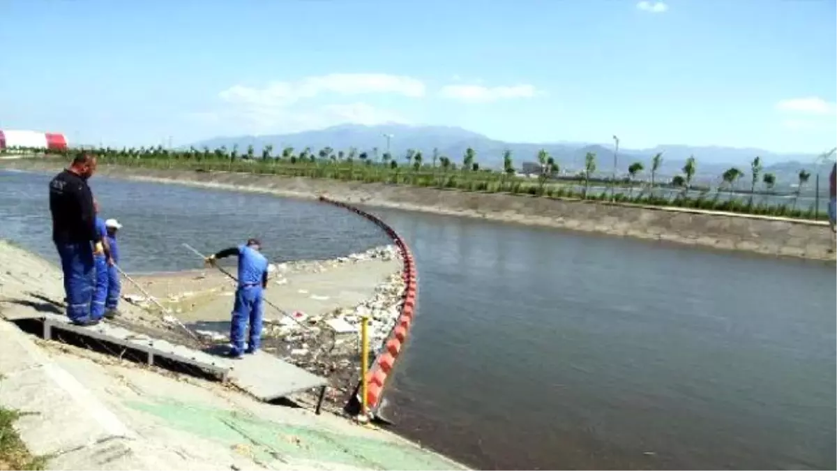 50 Ton Atık Bariyerlere Takıldı