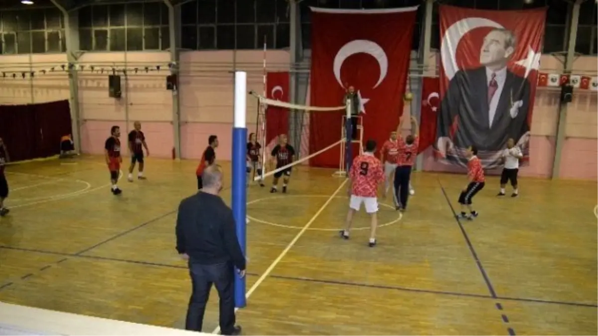 Alaplı Öğretmenler Günü Dolayısıyla Voleybol Turnuvası Başladı