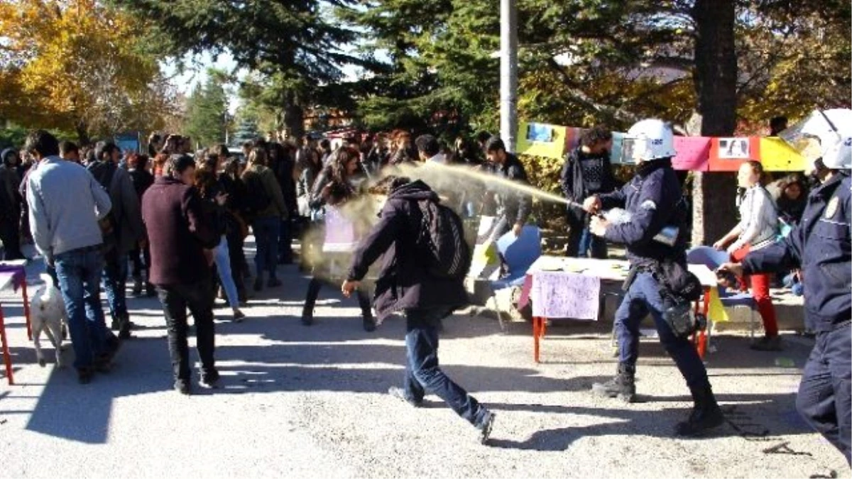 Anadolu Üniversitesi Savaş Alanına Döndü: 4 Öğrenci Yaralı