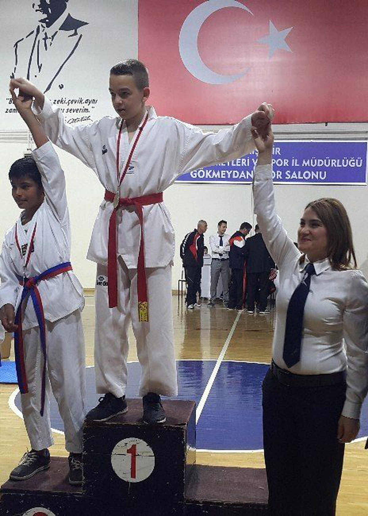 Arı Gençlik Hizmetleri Spor Kulübü Madalyaları Topluyor