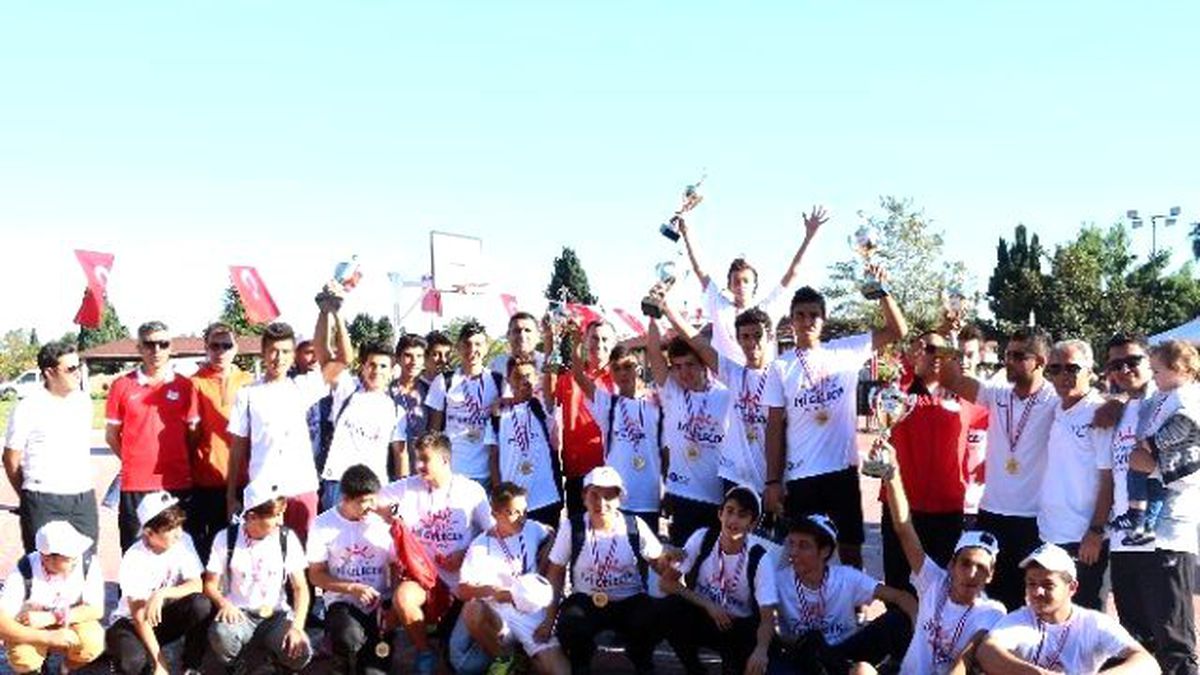 Ayak Tenis Turnuvası Sona Erdi