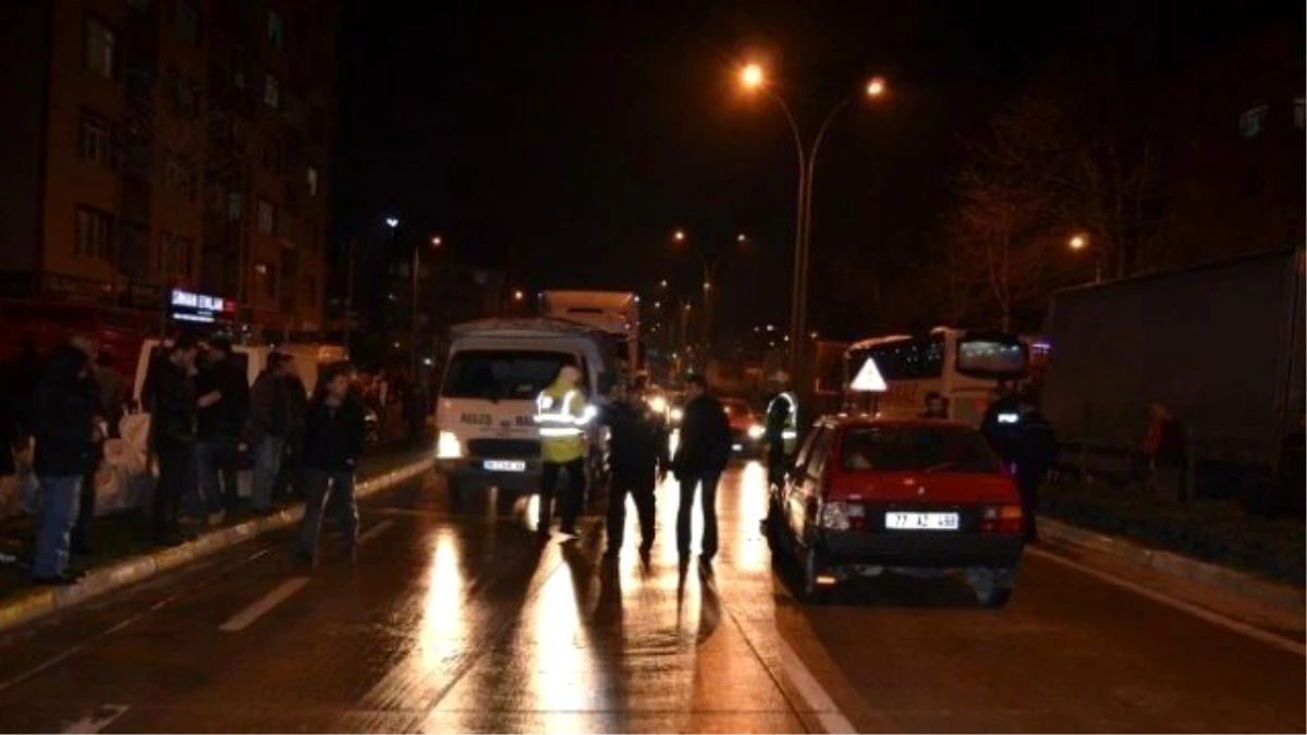 Karamürsel\'de Trafik Kazası: 2 Yaralı