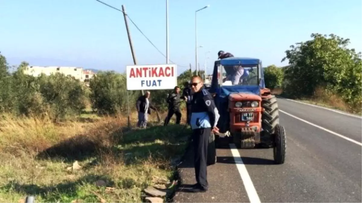 Ayvalık Belediye Zabıtasından Tabela Operasyonu