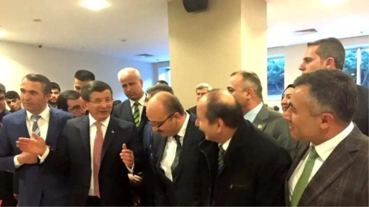 Başbakan Davutoğlu\'dan Bilecik Ekibine Yakın İlgi