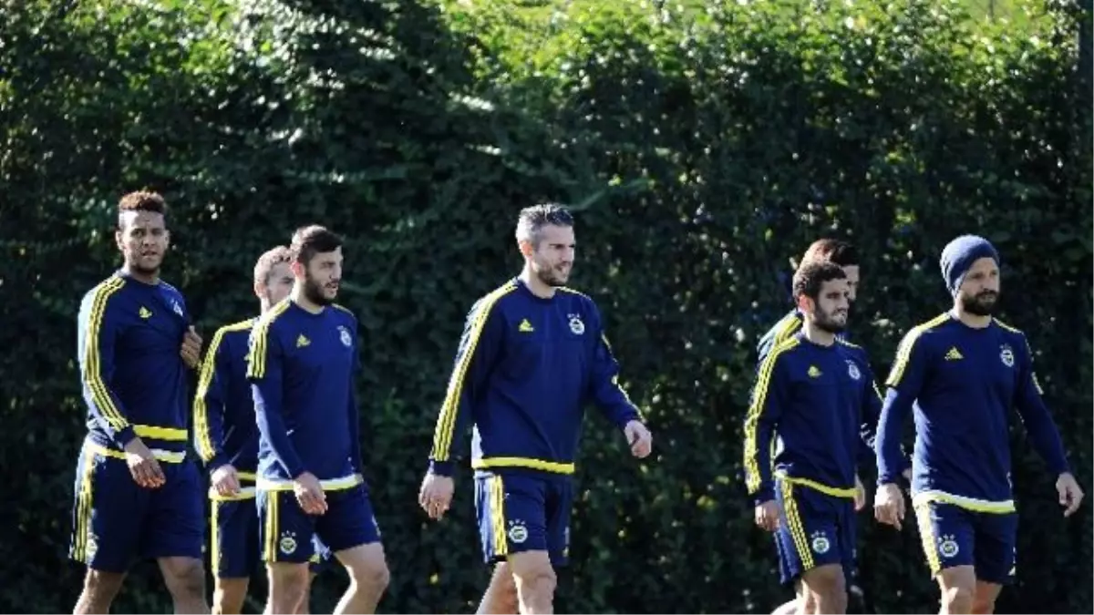 Fenerbahçe\'de Hazırlıklar Sürüyor