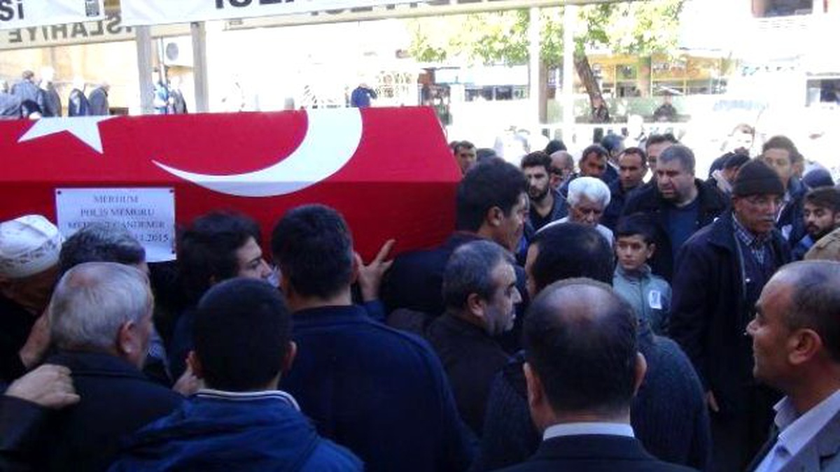 Kansere Yenilen Polis Memuru Toprağa Verildi