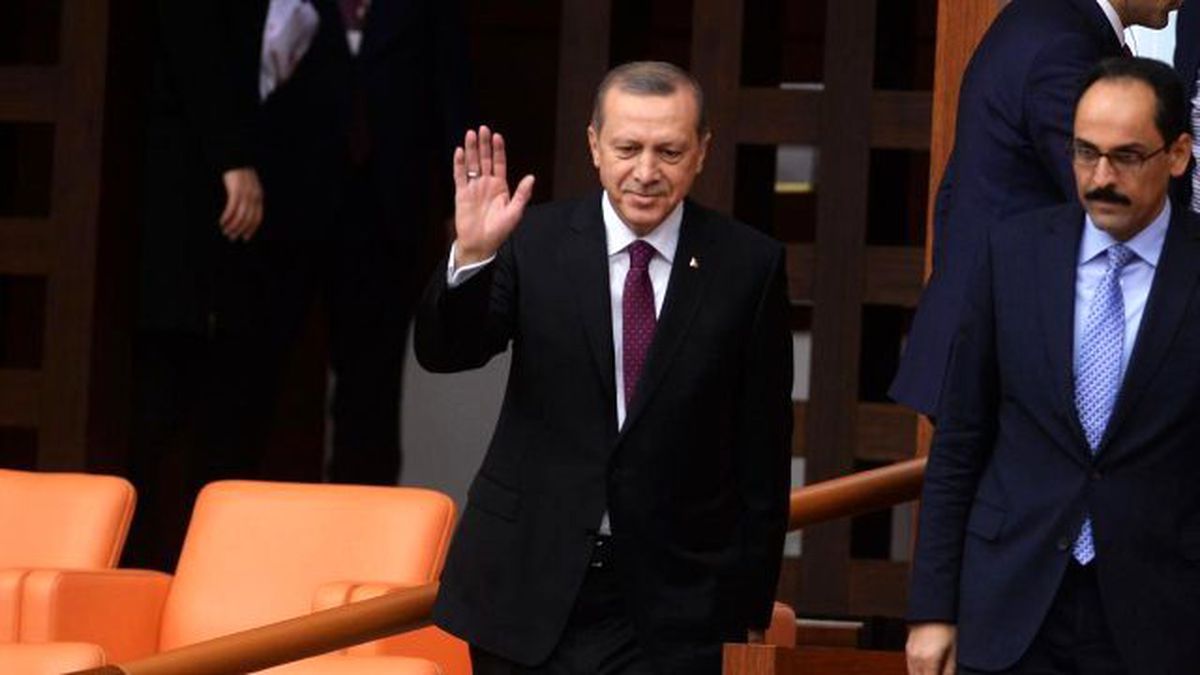 Muhalefet Vekilleri, Cumhurbaşkanı Salona Girince Ayağa Kalkmadı