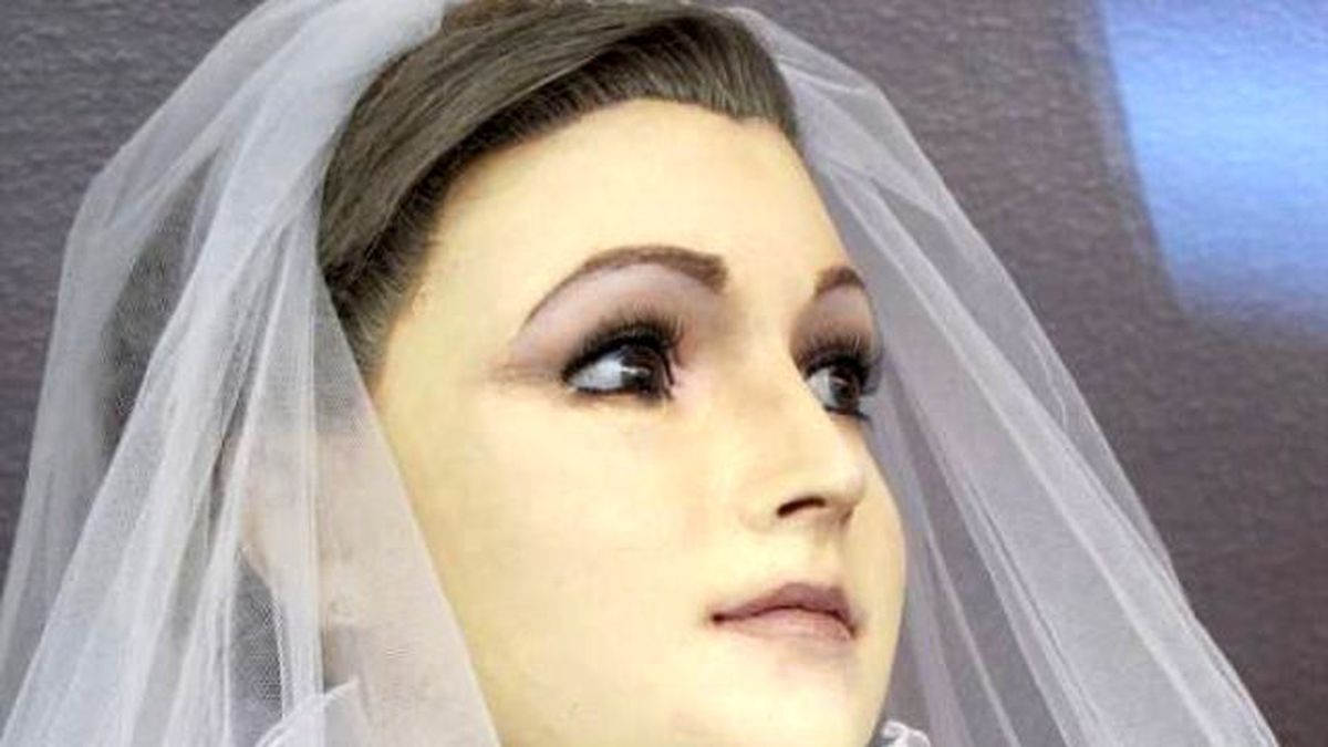 Meksika'nın Şehir Efsanesi! Acılı Anne, Ölen Kızını Mumyalatıp Vitrine Koydu