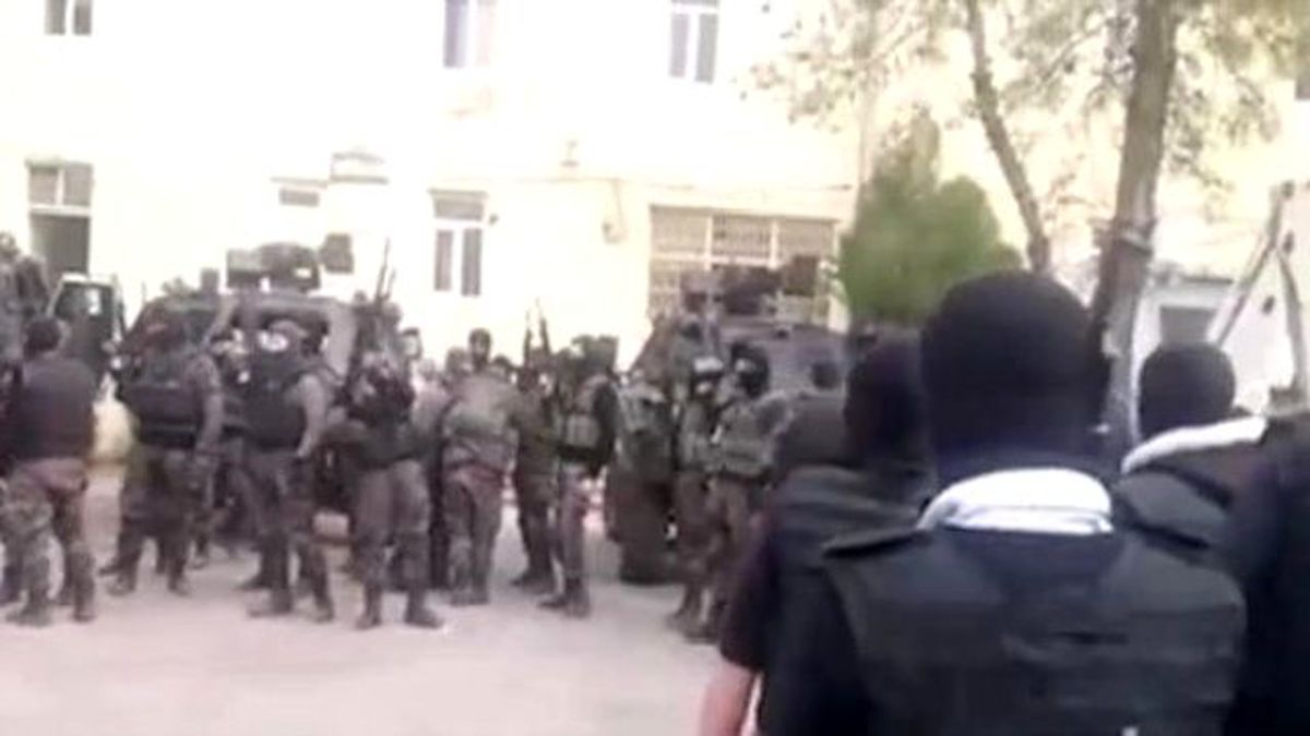 Özel Harekattan 'Ölürüm Türkiyem' Eşliğinde Kutlama