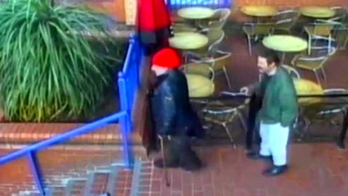 Soyguncu, Engelli Adamı Merdivenlerden İtti