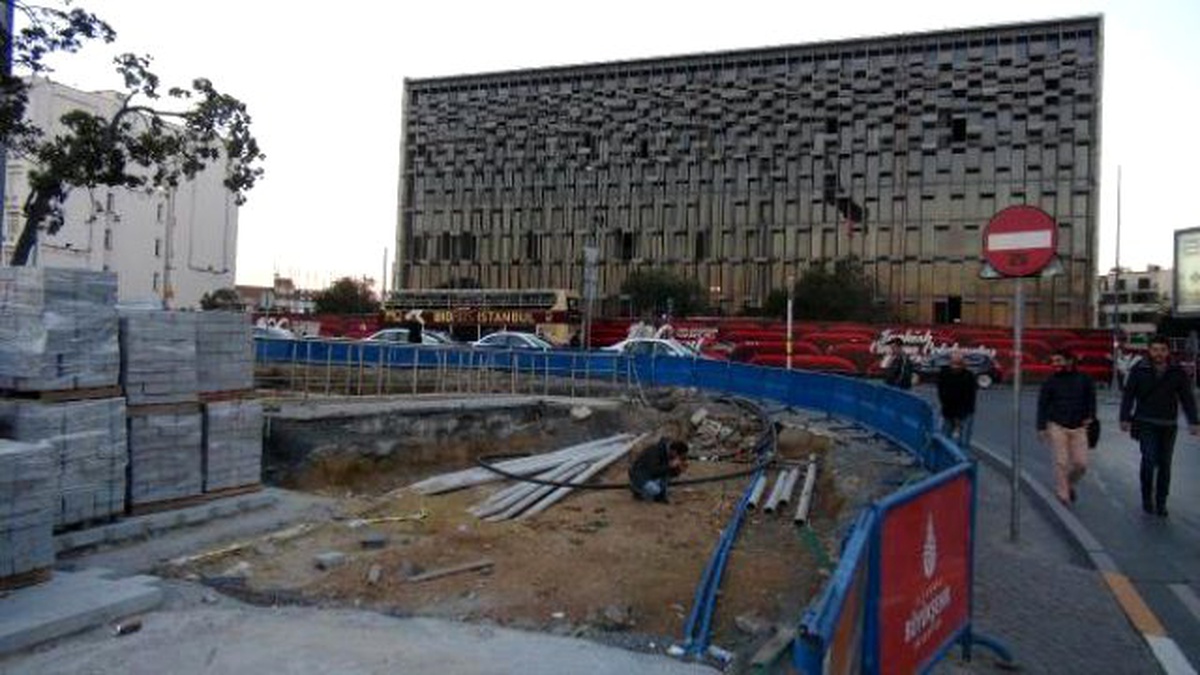 Taksim Meydanı\'nda Esrarengiz Kemik Parçaları