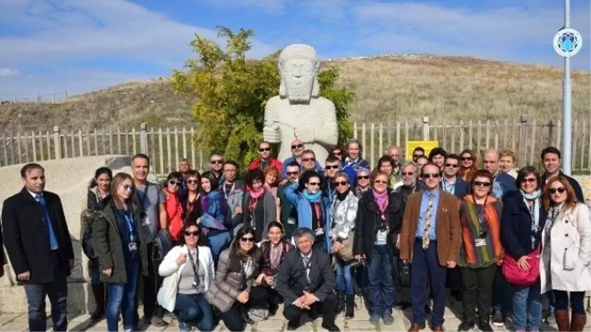 Turist Rehberleri, Battalgazi İlçesinin Tarihi Mekanlarını Gezdi