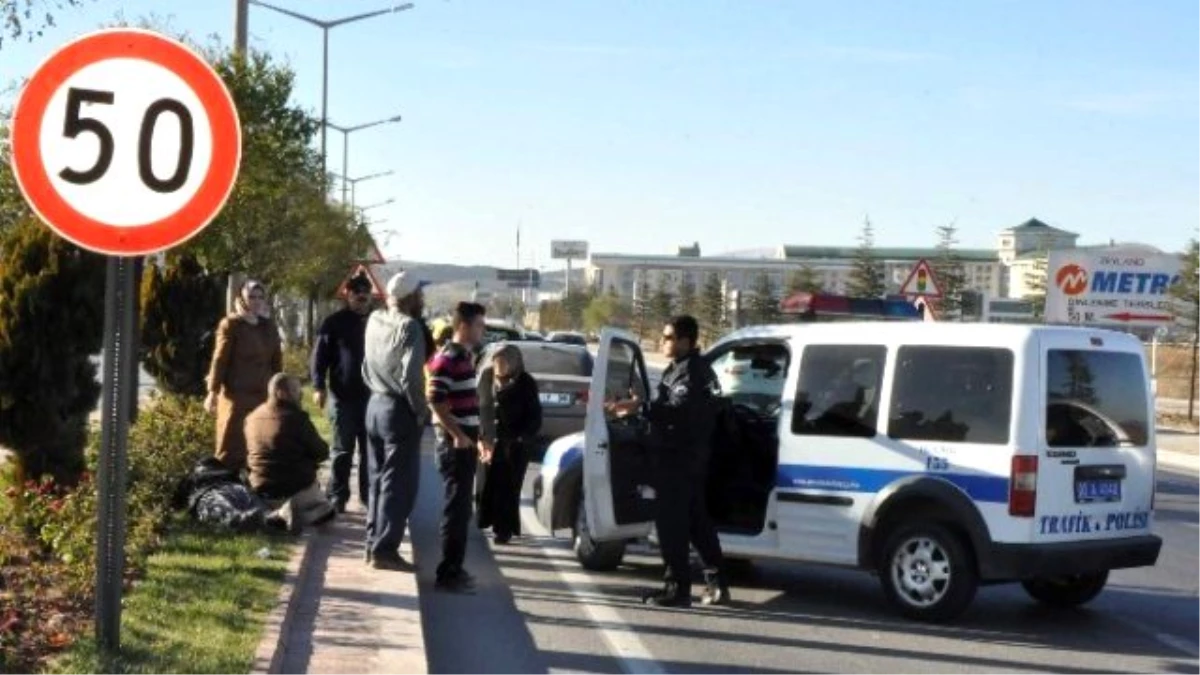 Afyonkarahisar\'da Trafik Kazası: 2 Yaralı