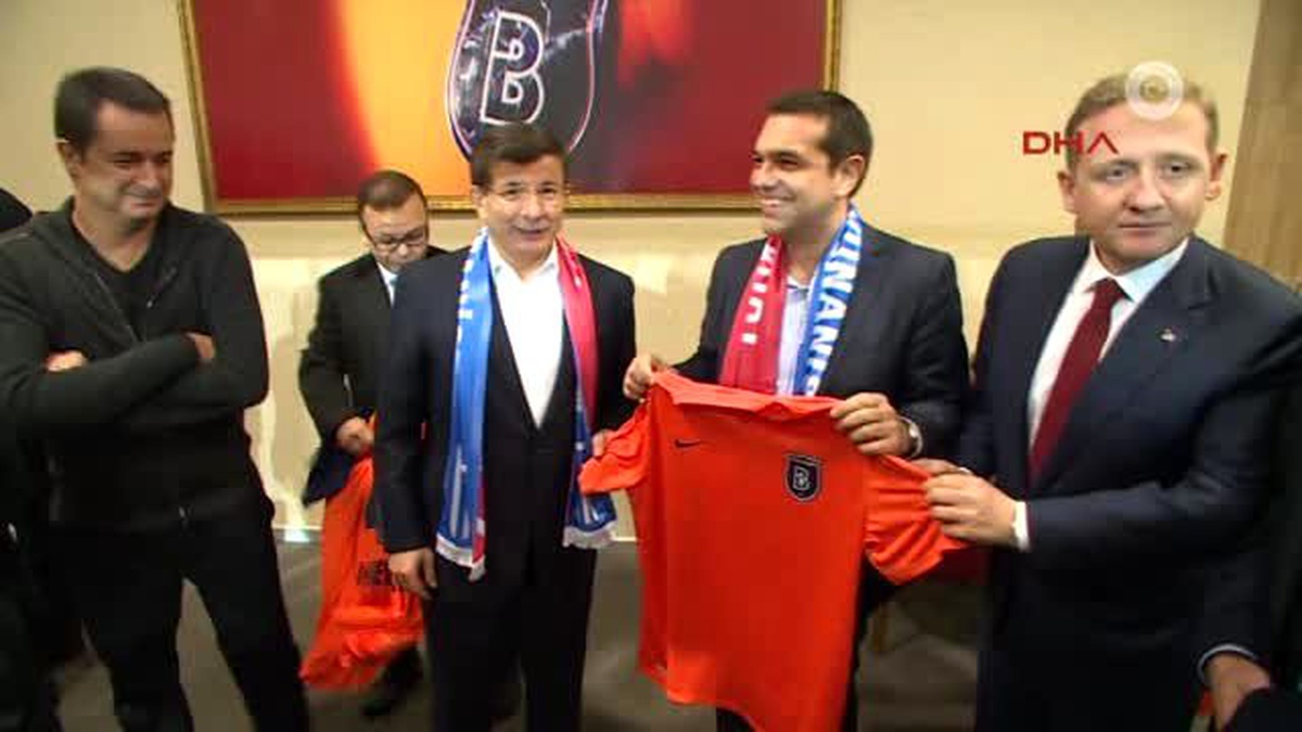 Çipras, Başbakan\'la Soyunma Odasına İndi! Arda ve Olcay\'a Özel İlgi