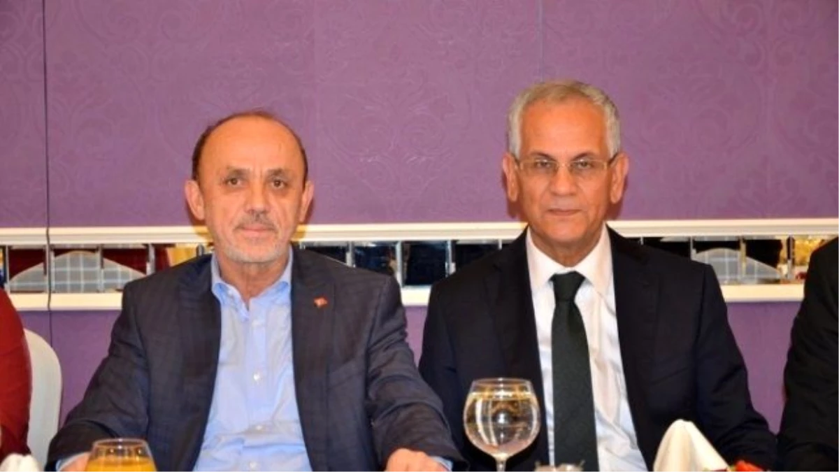 Erenler Belediye Başkanı Öztürk\'ten Kaymakam Mızrak\'a Veda Yemeği
