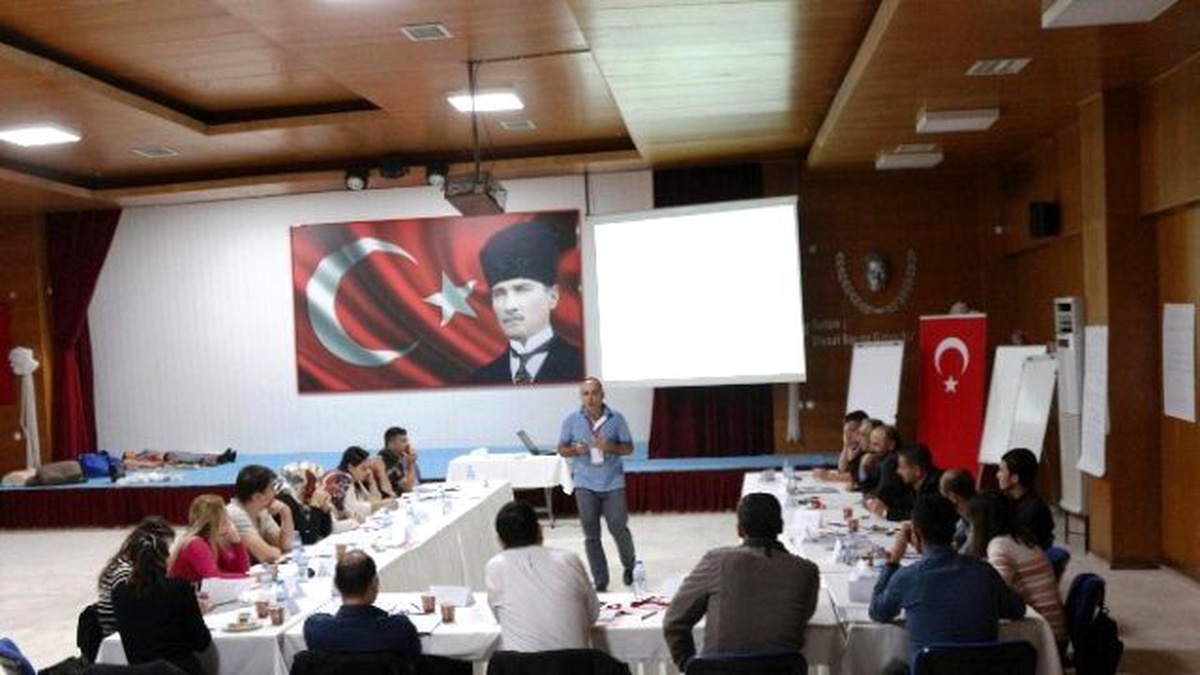 Beş İlin Sağlık Personeli Mersin\'de İlkyardım Eğitici Eğitimi Alıyor
