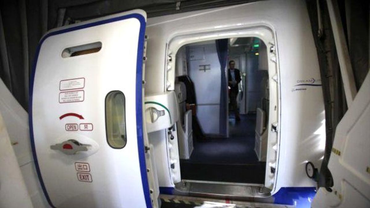 Çılgın Yolcu, Havadaki Uçağın Kapısını Açmaya Çalıştı!