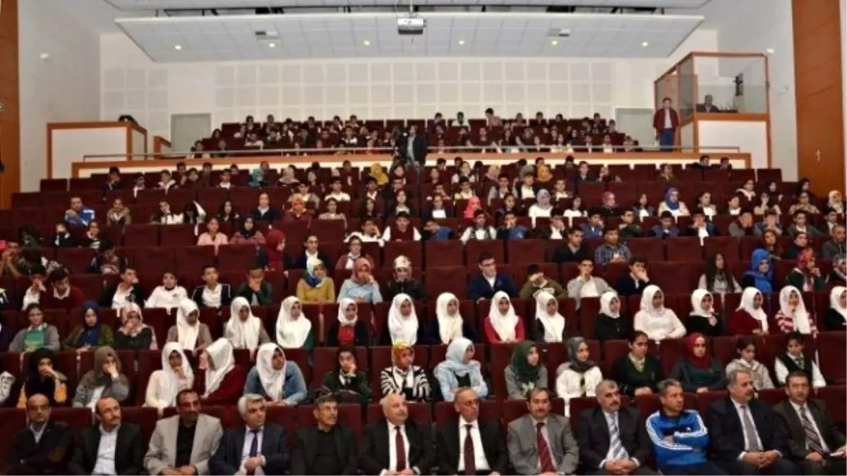 Eğitimci Yazar Ali Bozkurt Üniversitede Konferans Verdi