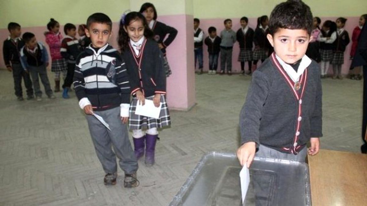Hakkarili Öğrencilerin Seçim Heyecanı