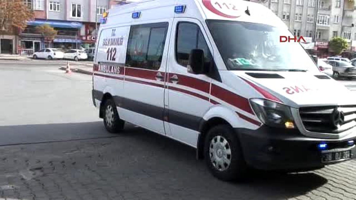 Kayseri\'de Eniştesini Bıçaklamak İsteyen Baldız Kendini Yaraladı