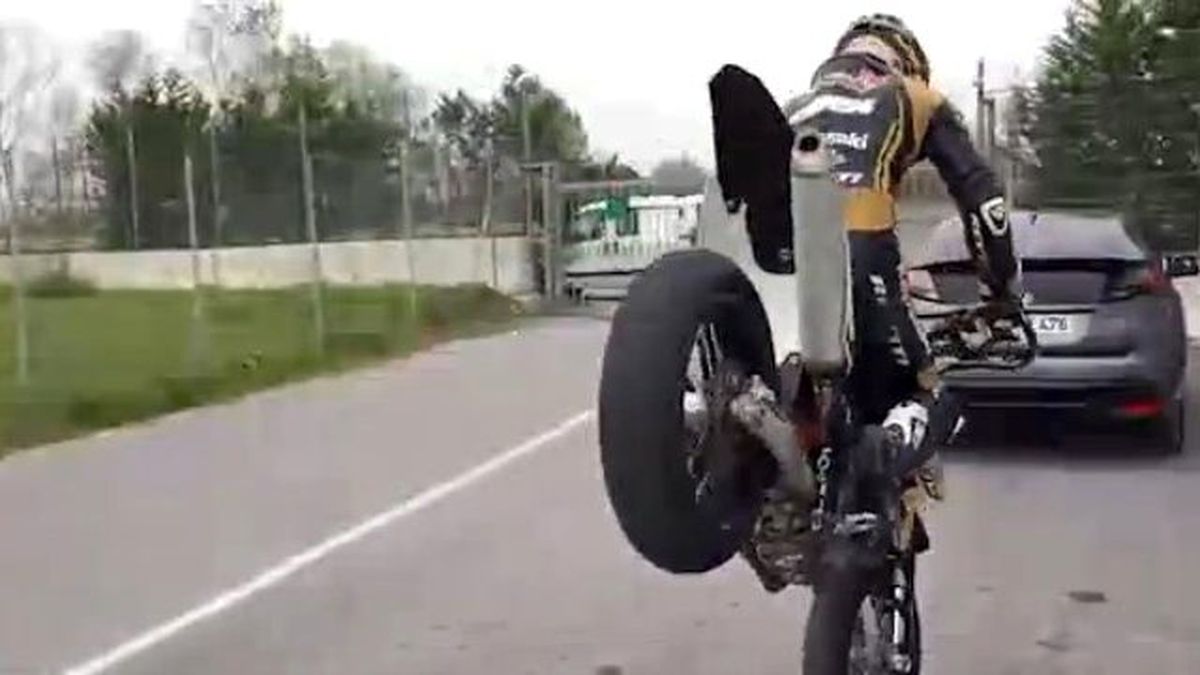 Kenan Sofuoğlu Motosikletini Park Ederken Şov Yaptı