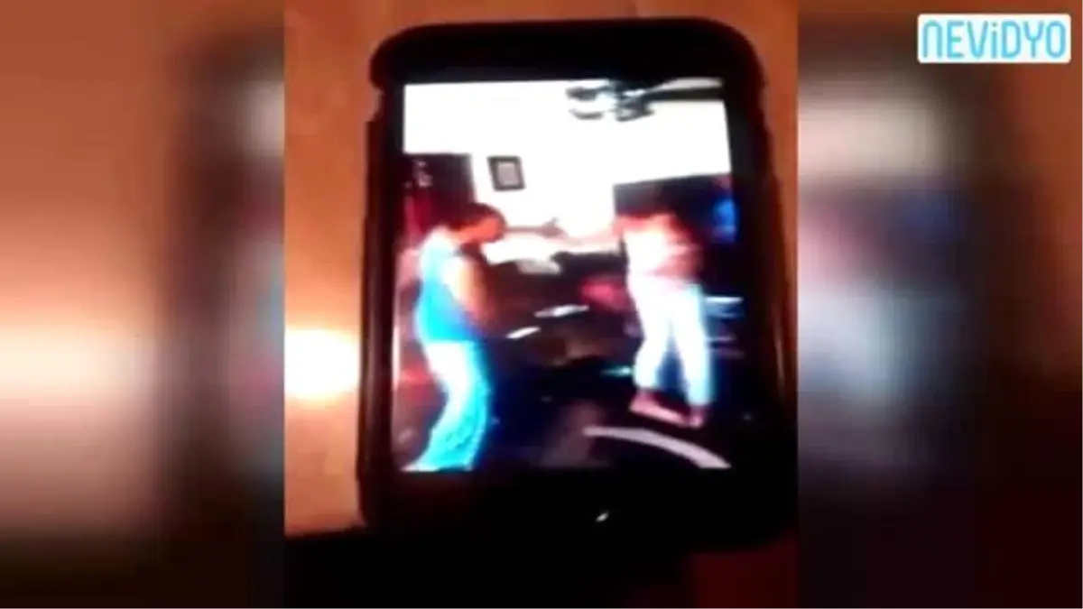 Kızının Çıplak Fotoğraflarını Görünce... (+18)