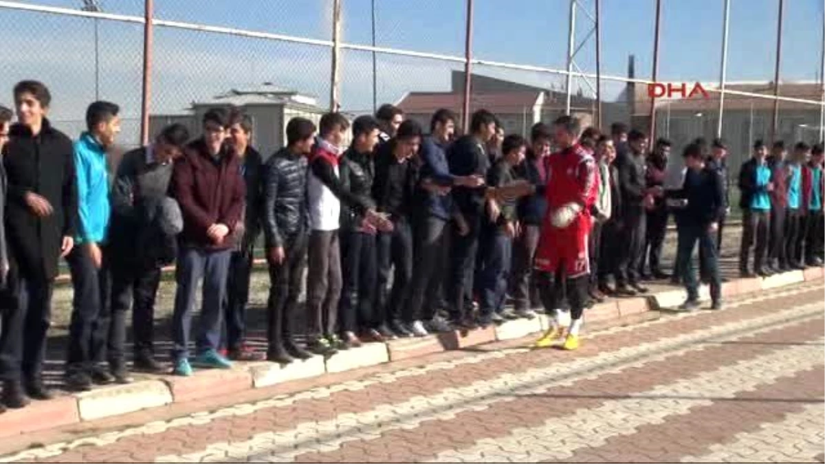 Medicana Sivasspor\'a Beşiktaş Maçı Öncesinde Öğrencilerden Tatlı