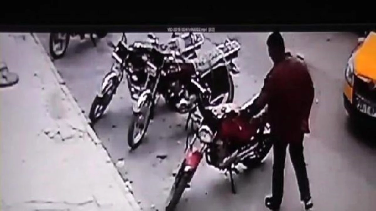 Nizip\'te Motosiklet Hırsızlığı Güvenlik Kamerasında