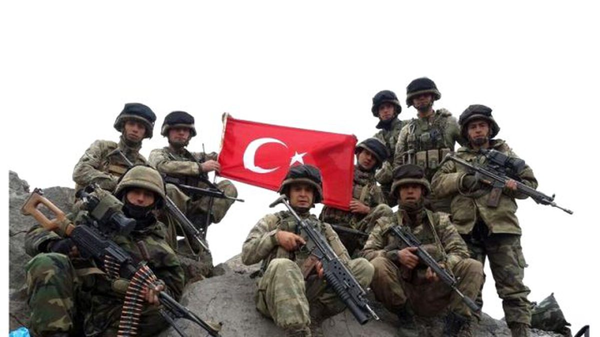 Askerlerden Erdoğan, Davutoğlu ve Akar'ı Ağlatan Mesaj: Dönmek Yok