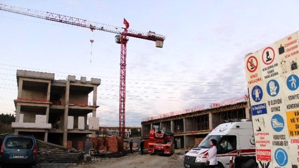 Parasını Alamayınca Vincin Tepesine Çıktı
