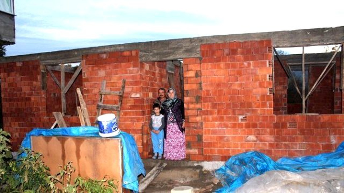 Yarım Kalan Evleri İçin Yardım Bekliyorlar