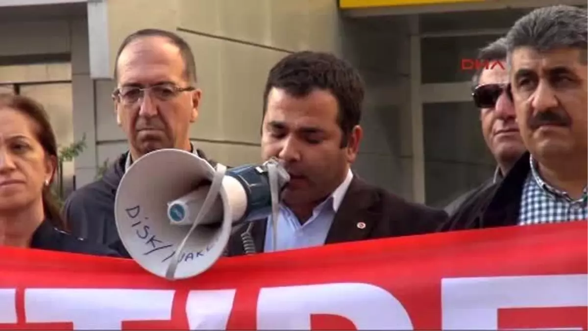 Adana'da İşten Atılan Taşeron Postacılardan Eylem Nöbeti