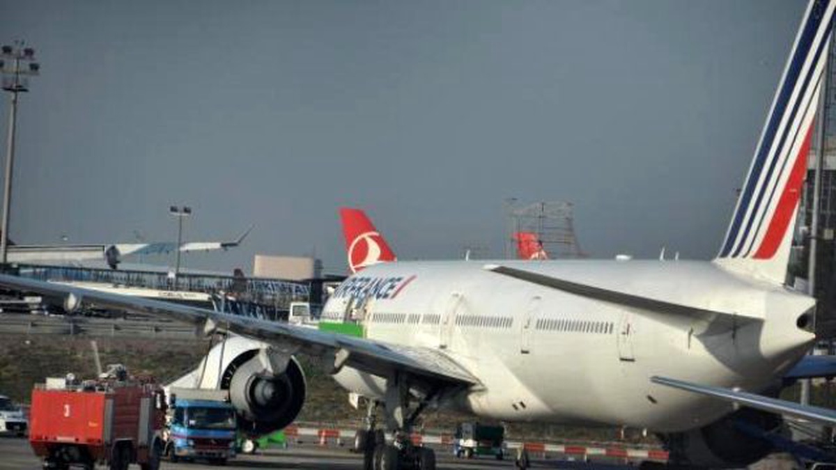 Air France Uçağı Hasta Yolcu İçin Atatürk Havalimanı\'na Zorunlu İndi