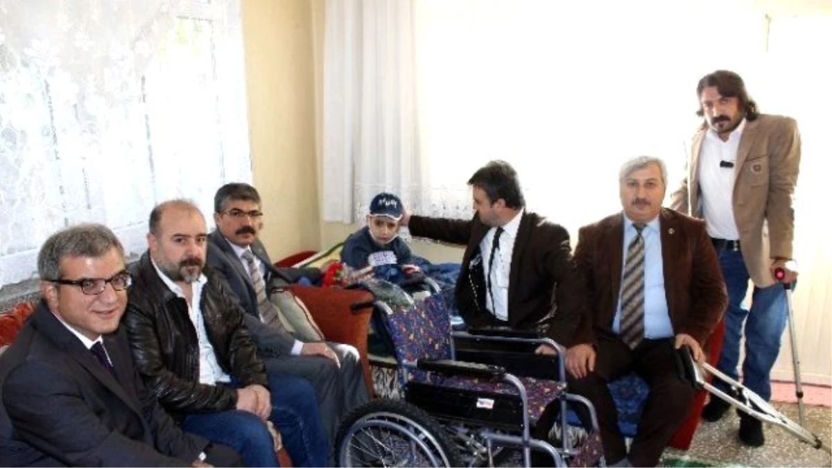 AK Parti Ekm, Engellilerin Yüzünü Güldürdü