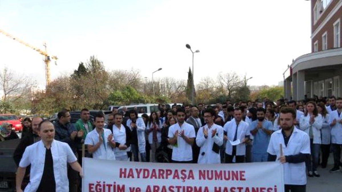 Asistan Doktorlardan Protesto Yürüyüşü