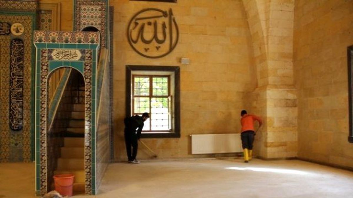 Avanos Merkez Camiinde Temizlik Çalışmaları Yapılıyor