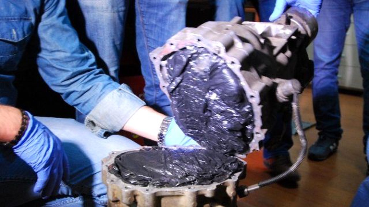 Bahçelievler\'de Motor Parçalarının İçine Gizlenmiş Eroin Ele Geçirildi