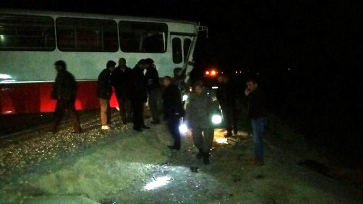 Belediye Otobüsü ile İşçi Servisi Çarpıştı: 14 Yaralı