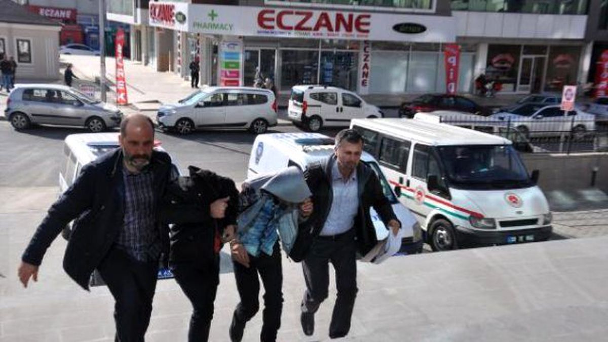 Birahane Çalışanları Fas Uyruklu Kadına Tecavüz Etti