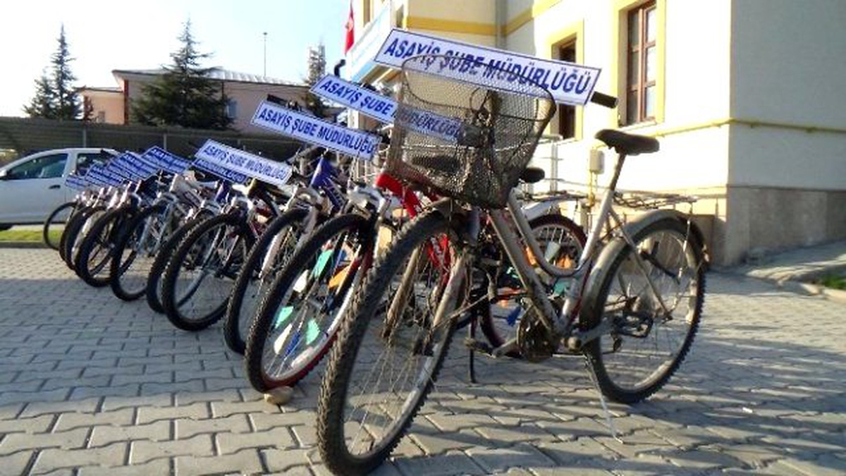 Bolu Polisi Kentte Çalınan 42 Bisikleti ve Faillerini Yakaladı