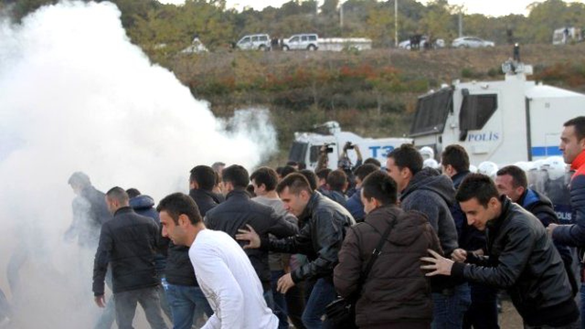 Çevik Kuvvetten Meslektaşlarına Biber Gazlı, Molotoflu Müdahale