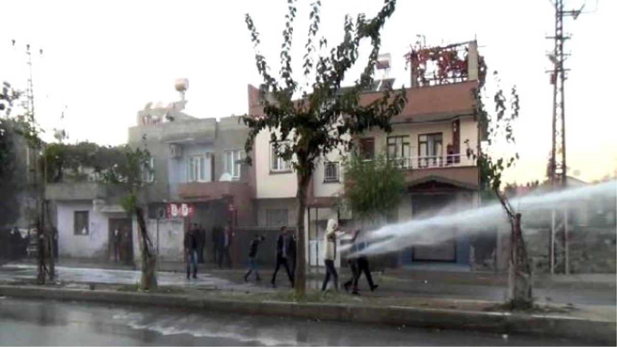Ceyhan\'da İzinsiz Yürüyüşe Polis Müdahale Etti