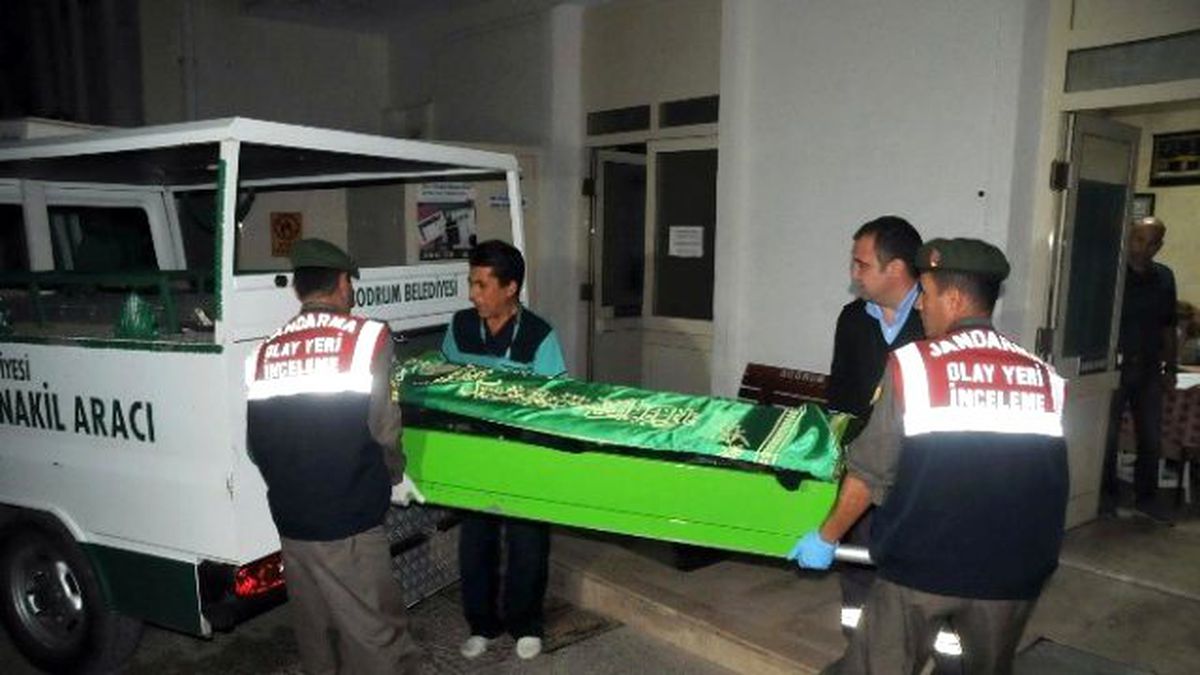 Ege Denizi\'nde 5 Mültecinin Cesedi Bulundu