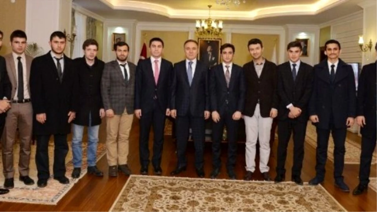 Erzurum Gençlik Meclisi, Vali Altıparmak\'ı Ziyaret Etti