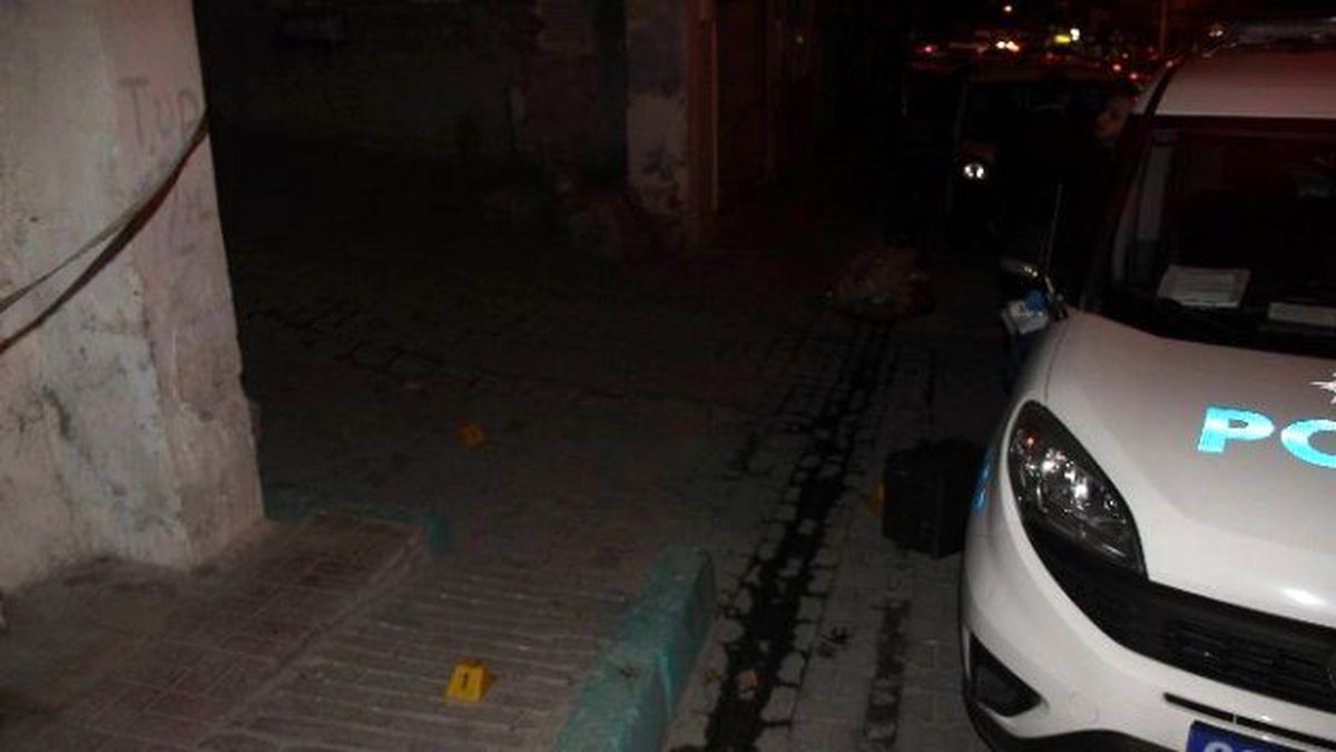 Evinin Önünde Silahlı Saldırıya Uğradı