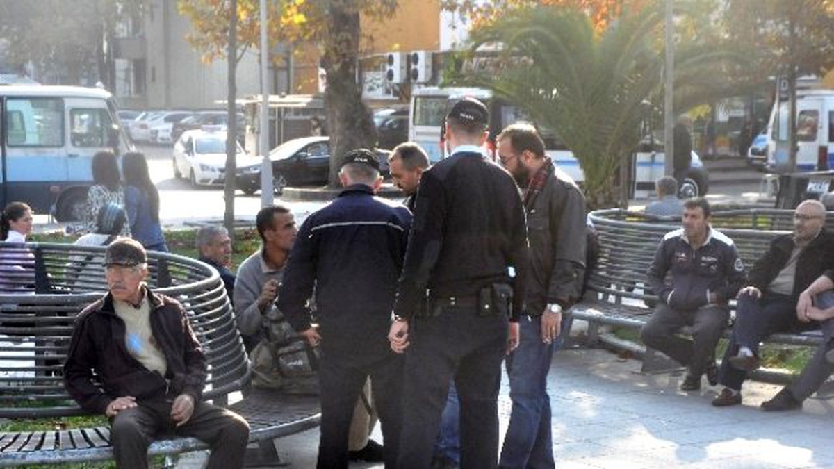 Gar Meydanında Unutulan Çanta Polis Ekiplerini Alarma Geçirdi