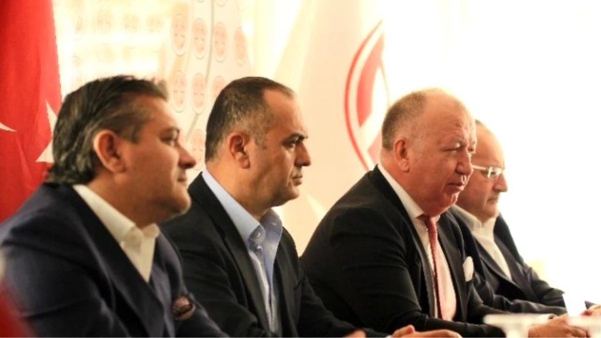 Antalyaspor, Pırlo ve Ronaldınho ile Anlaştı