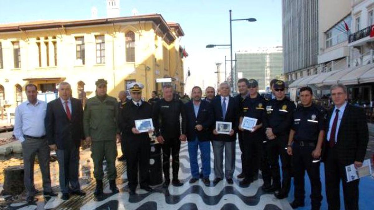 İzmir\'de Denizden Çıkanlar Şaşırttı